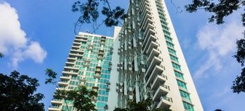 Lobby 5 Studio Homey Room Tree Park Apartment near BSD City By Travelio