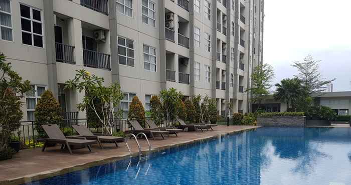 Kolam Renang 1BR Cozy Unit Saveria Apartment By Travelio