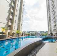 สระว่ายน้ำ 4 2BR Clean and Cozy Apartment @ Parahyangan Residence By Travelio