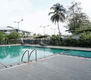 Swimming Pool 2 1BR Spacious with City View at Callia Apartment By Travelio