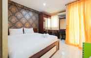 Kamar Tidur 6  Studio Pool View at Kebagusan City Apartment By Travelio