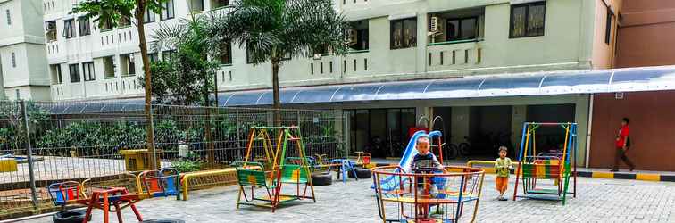 Lobby  Studio Pool View at Kebagusan City Apartment By Travelio