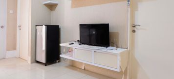 Bilik Tidur 5 Minimalist 2BR Bassura City Apartment By Travelio