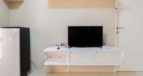 Bilik Tidur 2 Minimalist 2BR Bassura City Apartment By Travelio