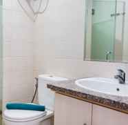 In-room Bathroom 5 1BR Woodland Park Residence Apartment By Travelio