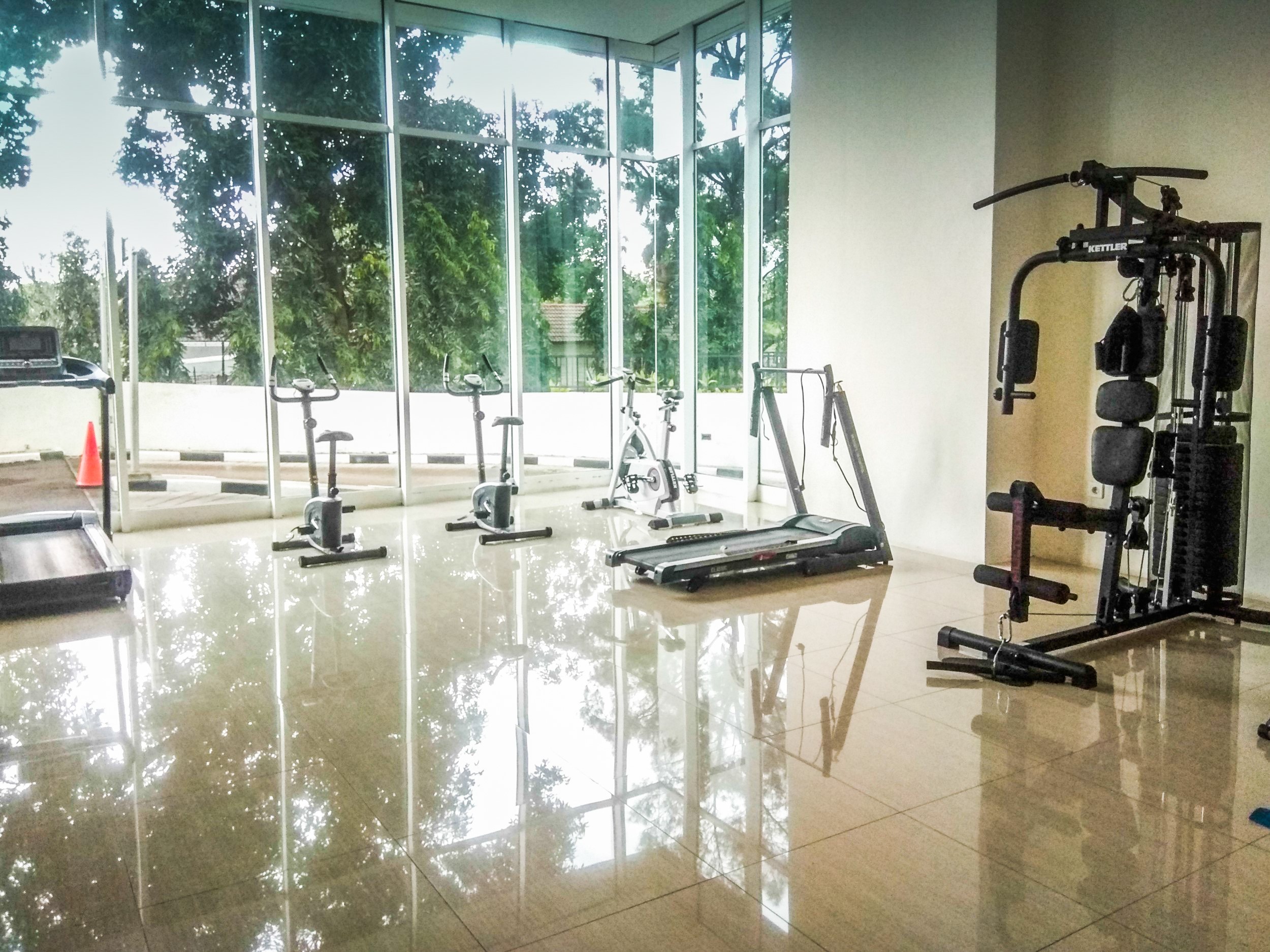 Fitness Center 1BR Woodland Park Residence Apartment By Travelio