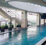 Swimming Pool 2 Homey 1BR Atlanta Residences Apartment By Travelio