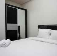 Bedroom 4 Modern Living 1BR Puri Mansion Apartment By Travelio