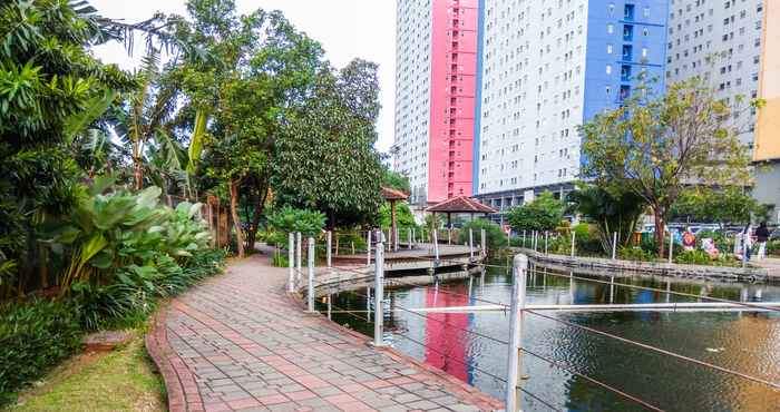 Lobby Comfy Apartment 2BR at Green Pramuka By Travelio