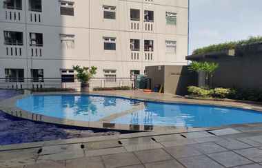 Swimming Pool 2 Comfy Apartment 2BR at Green Pramuka By Travelio