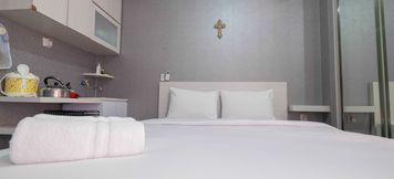 Kamar Tidur 2 Homey Studio Green Pramuka Apartment By Travelio