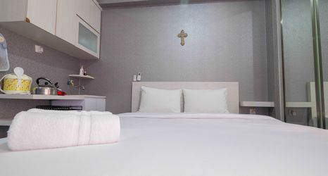 Kamar Tidur 2 Homey Studio Green Pramuka Apartment By Travelio