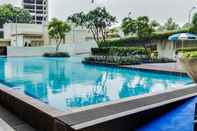 Kolam Renang Convenient and Trendy Studio at Bintaro Plaza Apartment By Travelio