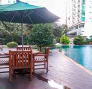 Swimming Pool 3 2BR with Sofa Bed at Apartment Woodland Park Residence By Travelio