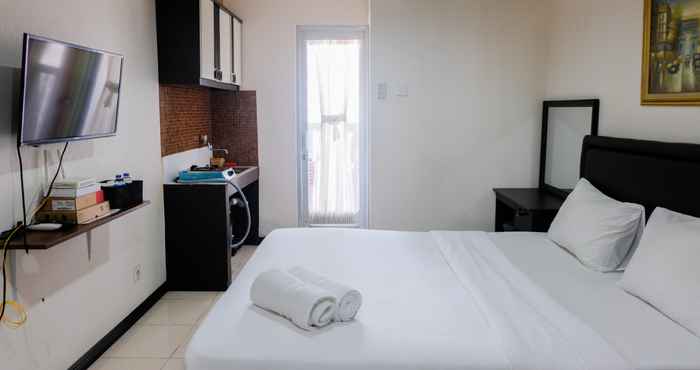 Bedroom Best View Studio Apartment at Green Bay Pluit By Travelio