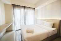 Kamar Tidur Cozy 1BR Apartment at Oasis Cikarang By Travelio