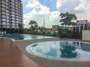 Swimming Pool 4 Cozy 1BR Apartment at Oasis Cikarang By Travelio