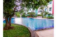 Swimming Pool New Studio Apartment @ Woodland Park Residence By Travelio