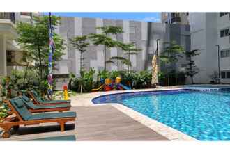 Kolam Renang 4 New Studio at Signature Park Grande Apartment By Travelio