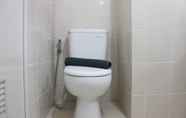 Toilet Kamar 7 1BR Private Apartment Parahyangan Residence With Mountain View By Travelio