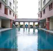 Kolam Renang 2 3BR Comfy Apartment at Mediterania Gajah Mada By Travelio