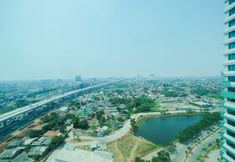 Bangunan 3 Comfy and Modern 2BR Grand Kamala Lagoon By Travelio