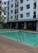 SWIMMING_POOL 2BR Nice Green Park View Daan Mogot Apartment By Travelio