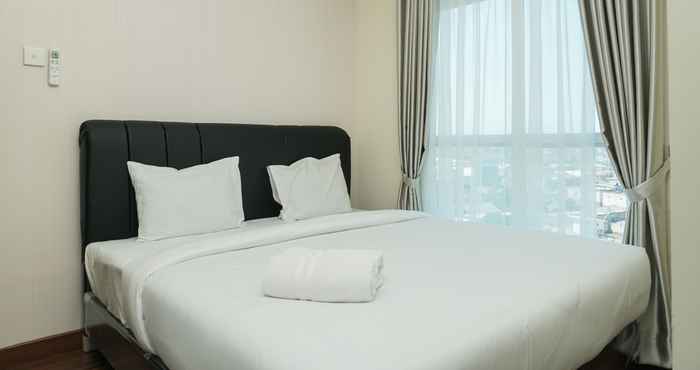 ห้องนอน 2BR Simply Furnished at Puri Orchard Apartment By Travelio