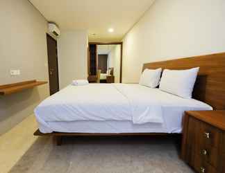 Kamar Tidur 2 2BR Best Choice Modern L'Avenue Apartment By Travelio