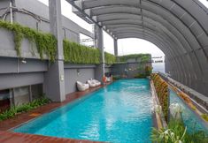 Kolam Renang 2 2BR Best Choice Modern L'Avenue Apartment By Travelio
