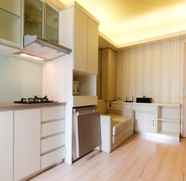 Ruang Umum 4 2BR Homey and Comfy at Kalibata City Apartment By Travelio