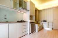 Ruang Umum 2BR Homey and Comfy at Kalibata City Apartment By Travelio