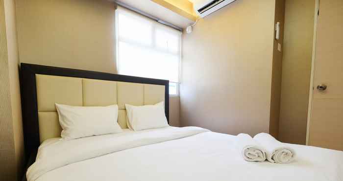 Bilik Tidur 2BR Homey and Comfy at Kalibata City Apartment By Travelio