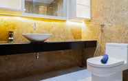 In-room Bathroom 3 1BR Premium Apartment at Grand Sungkono Lagoon By Travelio