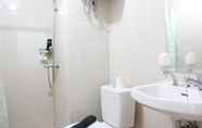 Toilet Kamar 4 2BR Scenic Apartment at Parahyangan Residence near UNPAR By Travelio