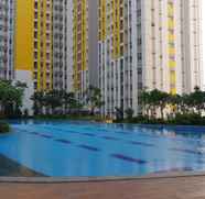 Swimming Pool 4 2BR Nice at Springlake Summarecon Bekasi Apartment By Travelio