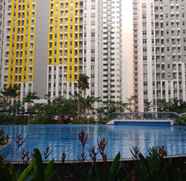 Swimming Pool 5 2BR Nice at Springlake Summarecon Bekasi Apartment By Travelio