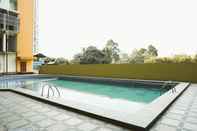 Hồ bơi 2BR Cozy at Apartment Pancoran Riverside By Travelio