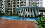 Kolam Renang 4 2BR Comfy Puri Orchard Apartment By Travelio