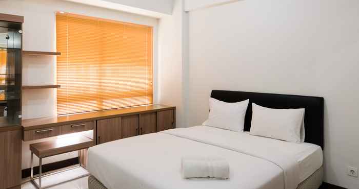 Kamar Tidur Studio Cozy with City View at Scientia Apartment By Travelio