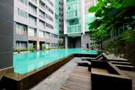 Lobi 1BR Kuningan Place Apartment near Mega Kuningan Bussines Center By Travelio