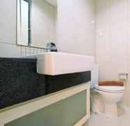 In-room Bathroom 5 1BR Kuningan Place Apartment near Mega Kuningan Bussines Center By Travelio