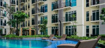 スイミングプール 2 Studio Cozy Apartment at Puri Orchard near Shopping Mall By Travelio