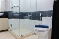 In-room Bathroom Studio Brand New Cozy at Scientia Apartment By Travelio