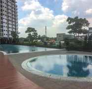 Swimming Pool 3 Homey Studio Apartment at The Oasis Cikarang By Travelio