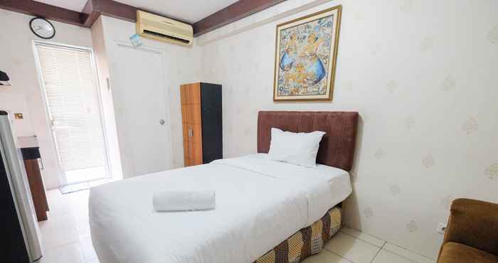 ห้องนอน Studio Cozy at Green Palace Kalibata City Apartment By Travelio