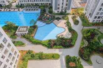 Kolam Renang 4 Comfortable 2BR Apartment at Serpong M Town By Travelio