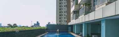 Kolam Renang 2 2BR Wonderful Apartment at Belmont Residence Puri By Travelio