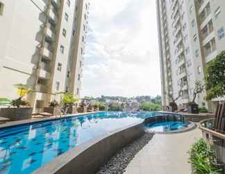 สระว่ายน้ำ 2 2BR Quiet Apartment at Parahyangan Residance Apartement with Mountain View By Travelio