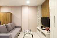 Common Space 1BR Homey at Enviro Apartment Cikarang By Travelio